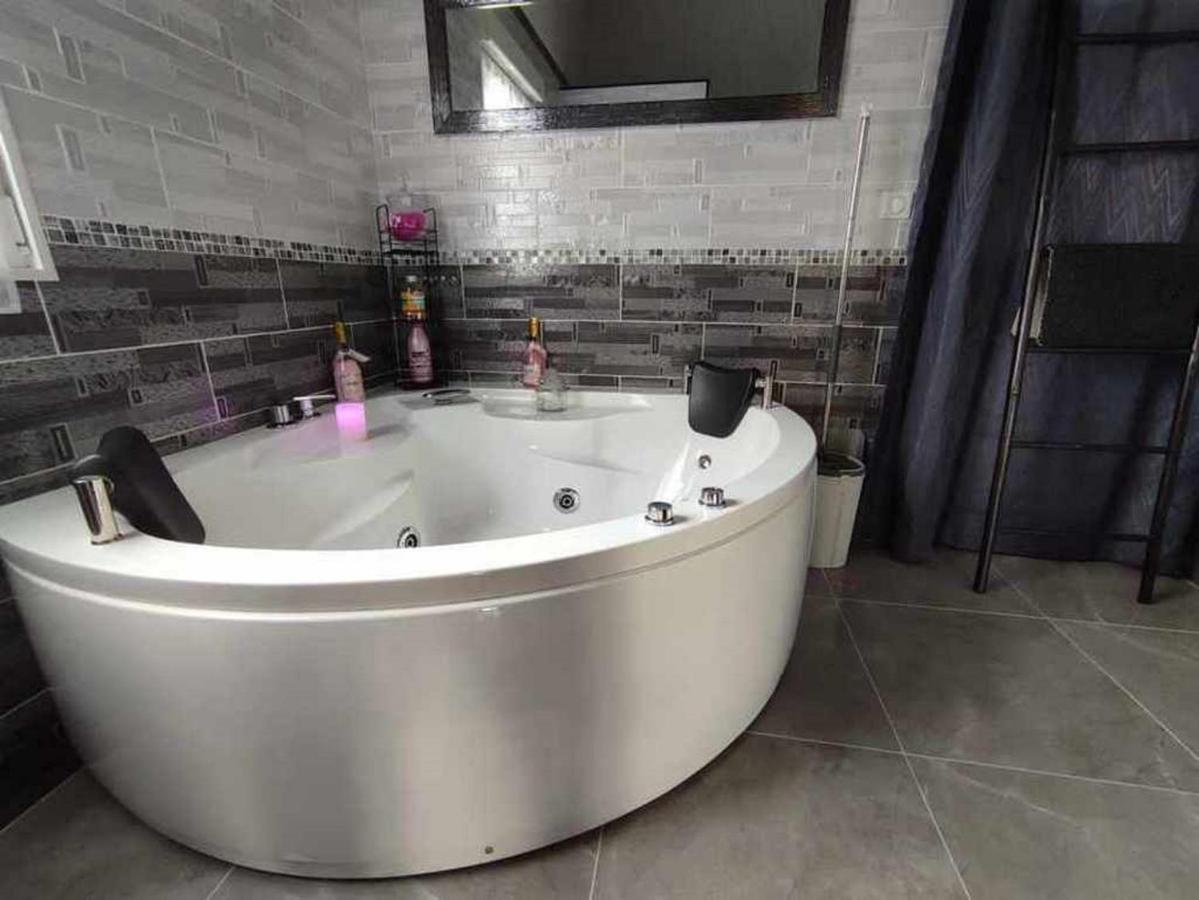 Le Cosy Occitan Villa Chaleureuse Independante Baignoire Terrasse Jardin قرقشونه المظهر الخارجي الصورة